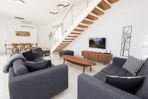 TV a/nebo společenská místnost v ubytování Ka' Romana Residences