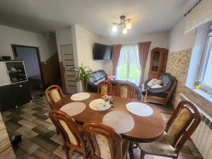 ビドミニにあるDomek letniskowy w lesie 6 -7 osóbのギャラリーの写真 +4枚の写真