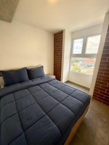 En eller flere senge i et værelse på Apartment in Guatemala City with Parking