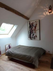 Ένα ή περισσότερα κρεβάτια σε δωμάτιο στο L'escalier des rêves gîte