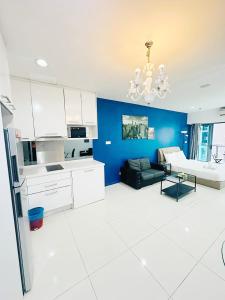 Kuchyň nebo kuchyňský kout v ubytování The Summer Suite KLCC