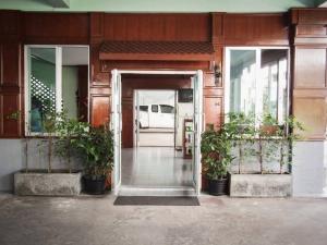 Muka bangunan atau pintu masuk โรงแรม วี เฮาส์ ณ คอน