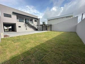 a large white house with a lawn in front of it at Apartamento novo no centro de Sinop! in Sinop