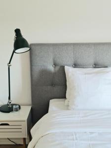 Postel nebo postele na pokoji v ubytování Gårdshotellet