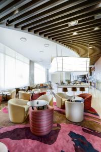 Area lounge atau bar di Novotel Ambassador Suwon