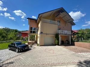 Budova, kde se apartmán nachází + 12 fotografií