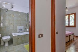a bathroom with a toilet and a tub and a sink at Casa Vacanza Costa del Sole in Pomonte