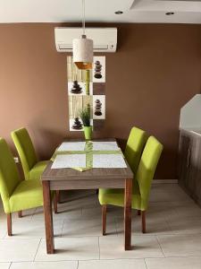 Posedenie v ubytovaní Platina Apartman