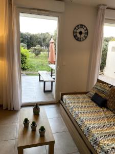 Ένα ή περισσότερα κρεβάτια σε δωμάτιο στο Villa Léonie