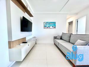 a living room with a couch and a tv at S1703T1 Vista Mar | Sacada Gourmet | Beto Carrero in Penha