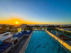 Bazén v ubytování Hotel HBlue Centro nebo v jeho okolí