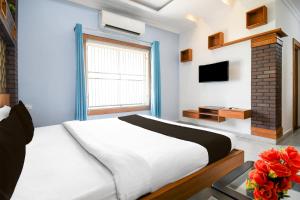 Μια τηλεόραση ή/και κέντρο ψυχαγωγίας στο Hotel O KK Inn +26 φωτογραφίες