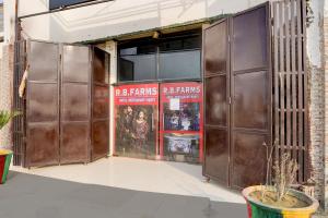 Fotografie z fotogalerie ubytování Hotel O R B Farms v destinaci Ghaziabád