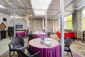 Fotografie z fotogalerie ubytování Hotel O R B Farms v destinaci Ghaziabád