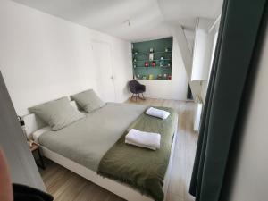 Postel nebo postele na pokoji v ubytování Le Cocon de Sens