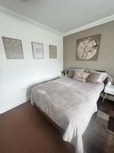 Katil atau katil-katil dalam bilik di Contemporary Flat In Central Reading