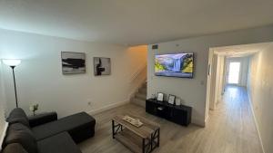 Televisyen dan/atau pusat hiburan di Apartamento en kendall Miami 2 Habitaciones y 3 baños
