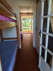 a hallway with two bunk beds and a door at AGRÉABLE STUDIO cabine PROCHE MER in La Londe-les-Maures