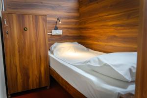 Postel nebo postele na pokoji v ubytování Leo Vishroam
