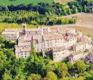 an aerial view of an old castle with trees at Casa Il Ghiro in Monterone