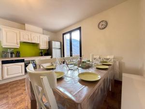 Kuchyň nebo kuchyňský kout v ubytování Duplex 15 Pers-Proche Grands Cols-Garage