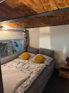 Posteľ alebo postele v izbe v ubytovaní Dawna Mleczarnia Apartamenty LOFT