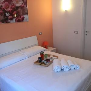 a bedroom with a bed with a tray of towels at B&B SPQR in Rome