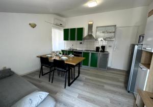 Kuchyň nebo kuchyňský kout v ubytování Apartment Moris