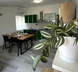 Kuchyň nebo kuchyňský kout v ubytování Apartment Moris