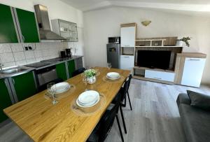 Kuchyň nebo kuchyňský kout v ubytování Apartment Moris