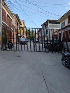 תמונה מהגלריה של 10 minutos de UNAH Apartamento de 2 cuartos completo בטגוסיגלפה