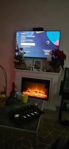 Una televisión o centro de entretenimiento en Vila Duplex 10 fotos más