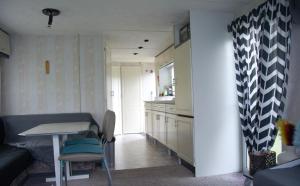 a living room with a table and a kitchen at Agroturystyka u Grażyny in Gorzewo