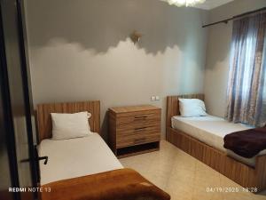 Ένα ή περισσότερα κρεβάτια σε δωμάτιο στο Appartement familial otmania