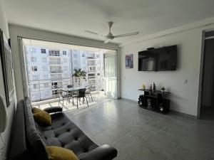 TV a/nebo společenská místnost v ubytování Apartamento Conjunto Aqualina Orange