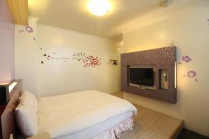 Letto o letti in una camera di Cocos Hot Spring Hotel