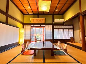 Гостиная зона в 平田屋 明治の間 -Hirataya Meiji- 父母ケ浜4分