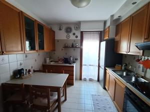 Kuchyň nebo kuchyňský kout v ubytování Lily Rose House + 7 fotografií