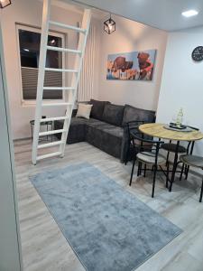 Un lugar para sentarse en Apartament Patio Antresol 1 Świnoujście 4 fotos más