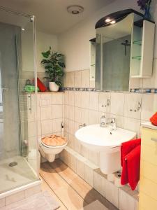 Phòng tắm tại Lütt Matten +12 ảnh