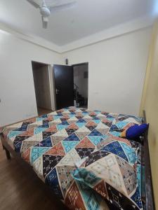 Ένα ή περισσότερα κρεβάτια σε δωμάτιο στο Private Room with Balcony