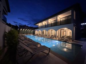 Piscina a Moon side o a prop