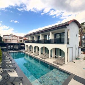 Piscina a Moon side o a prop