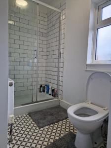 Ένα μπάνιο στο Spacious Luxury Room for working Professionals
