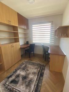 Kuchyň nebo kuchyňský kout v ubytování Gdynia Mieszkanie z Biurem