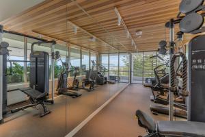 Fitness centrum a/nebo fitness zařízení v ubytování Miles at Kirra Beach Unit 409