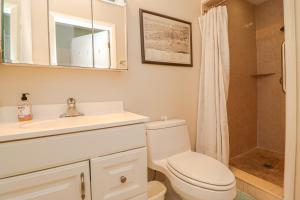 Koupelna v ubytování St Augustine Beach & Tennis Resort 520 + 13 fotografií