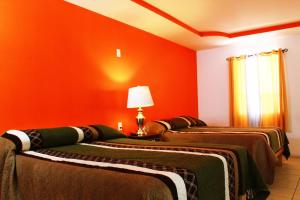 Postel nebo postele na pokoji v ubytování Hotel Doña Crucita