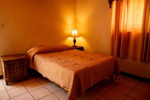 Postel nebo postele na pokoji v ubytování Hotel Doña Crucita