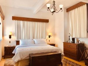 Postel nebo postele na pokoji v ubytování HOTEL MI SOLAR EJECUTIVO